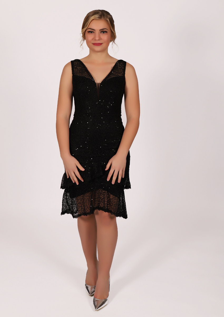 Robe courte à dentelle ceinturé Dans - noir