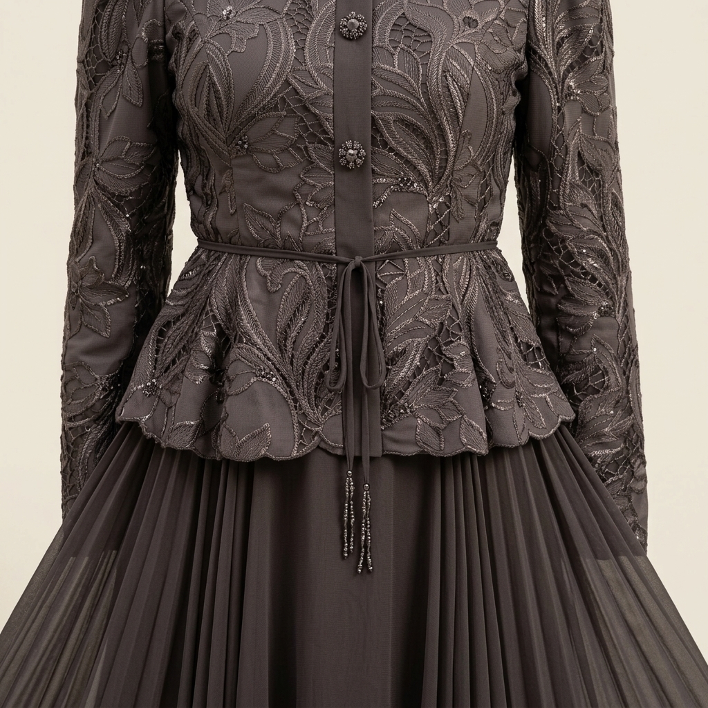 Robe de Soirée Longue Élégante à Basque Brodé et Jupe Plissée