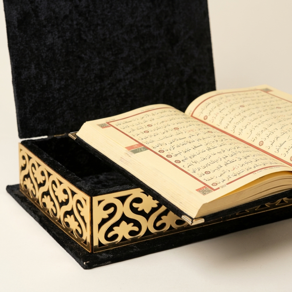 Coffret Saint Coran en Velours Noir et Boîte Décorative Dorée