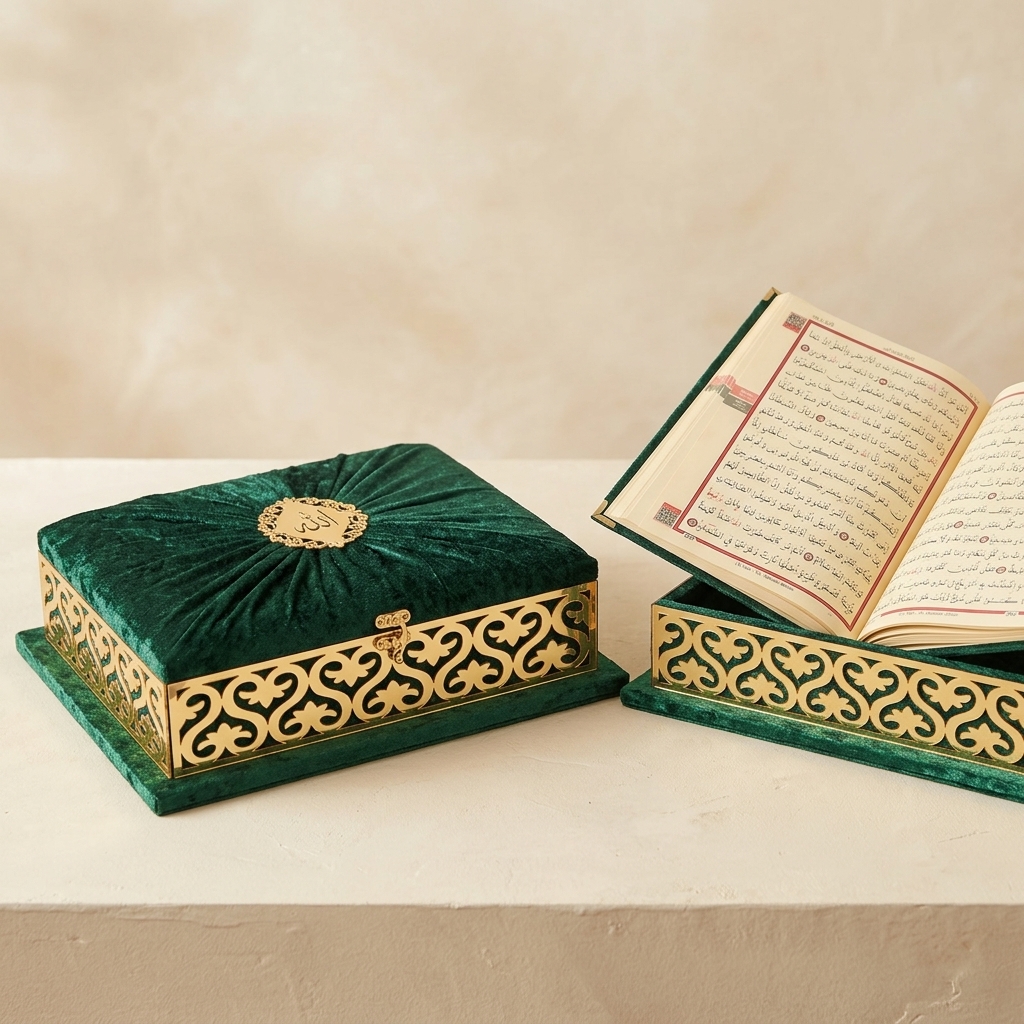 Coffret Boîte à Coran en Velours Vert et Finition Dorée avec Pupitre