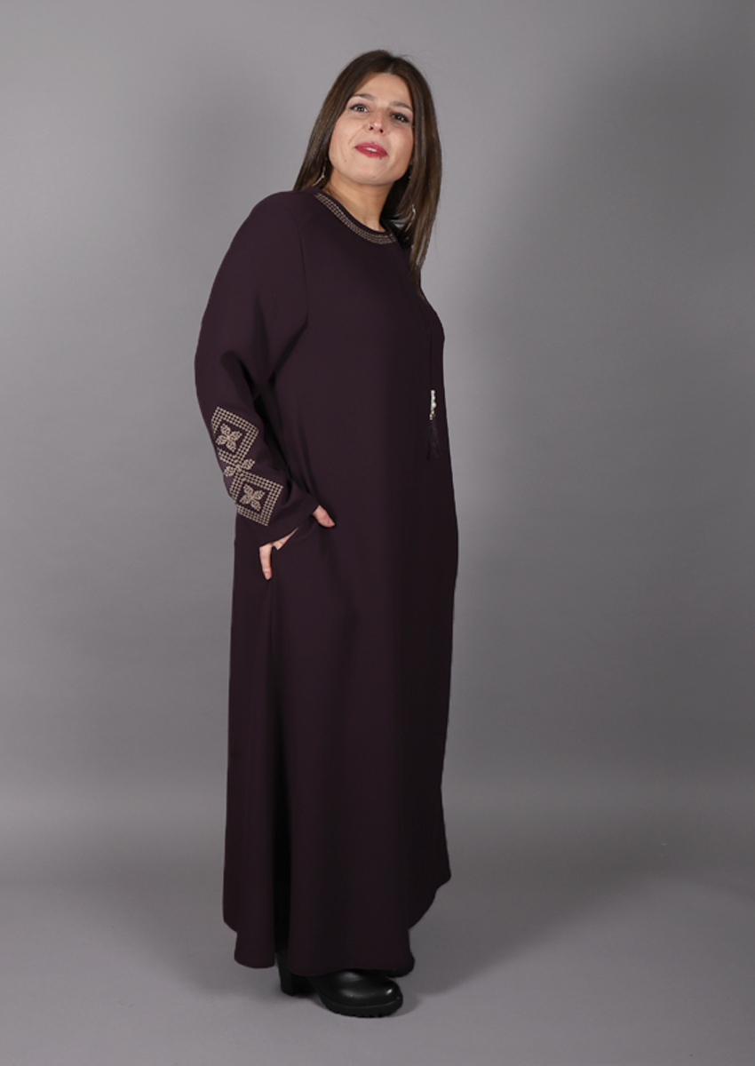 Abaya violet brodé sur les manches 